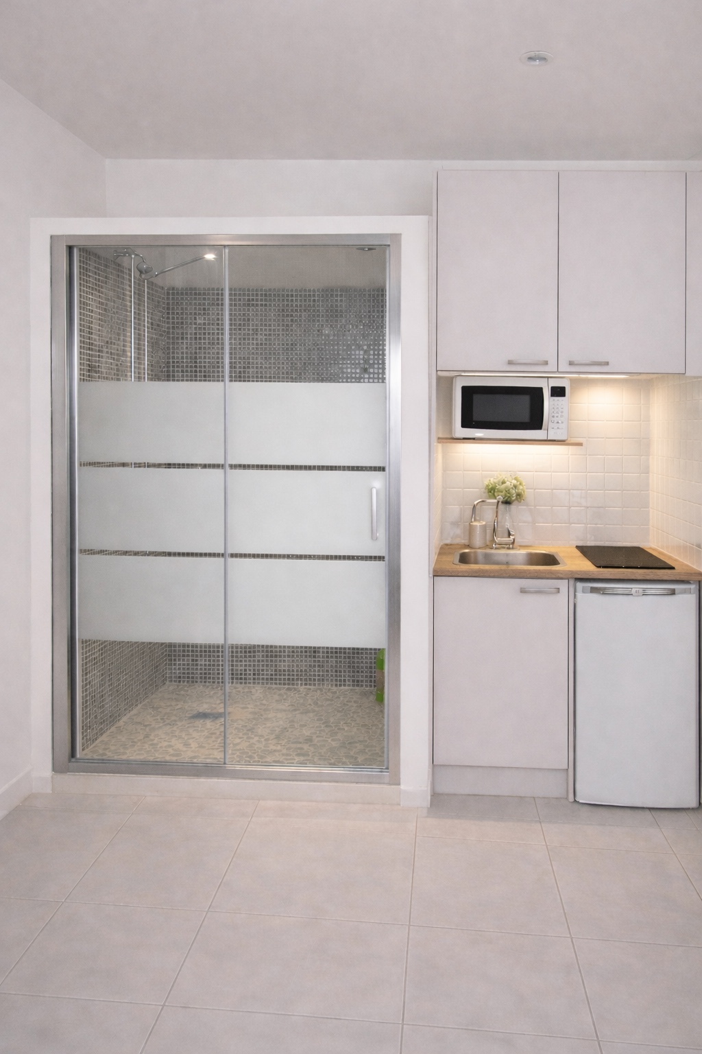 Douche et kitchenette
